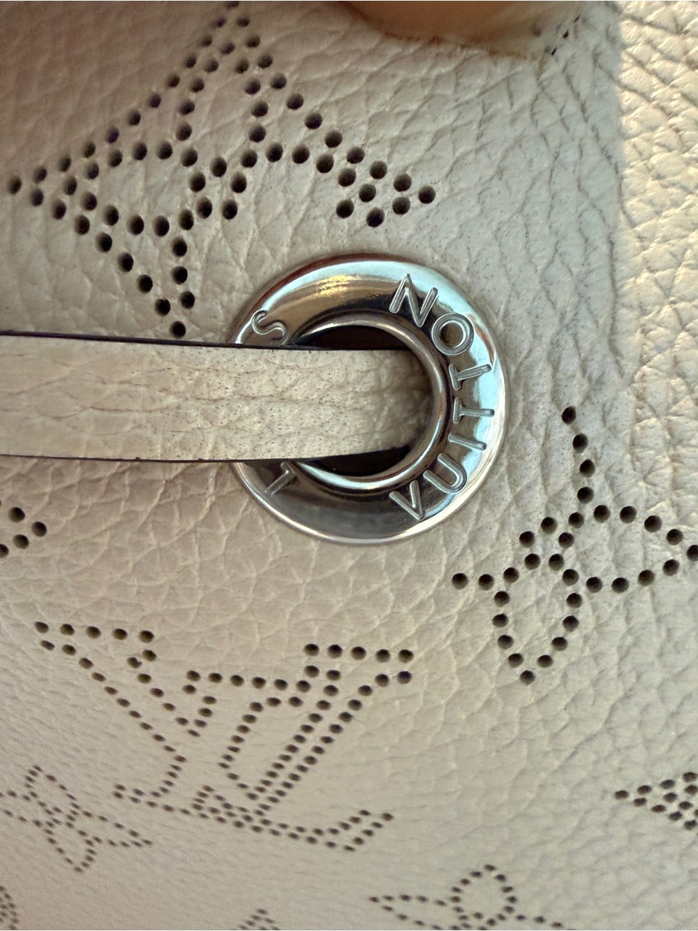 Genuine Louis Vuitton “Bella” Leather Handbag - Picture 5 of 13